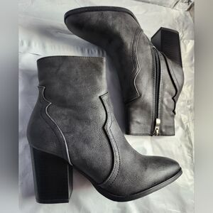 Elegant Black Ankle Boots